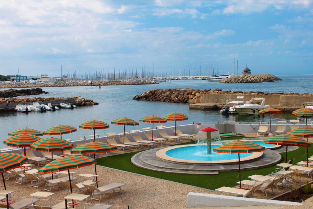 Sunbay Park Hotel Civitavecchia Exterior foto